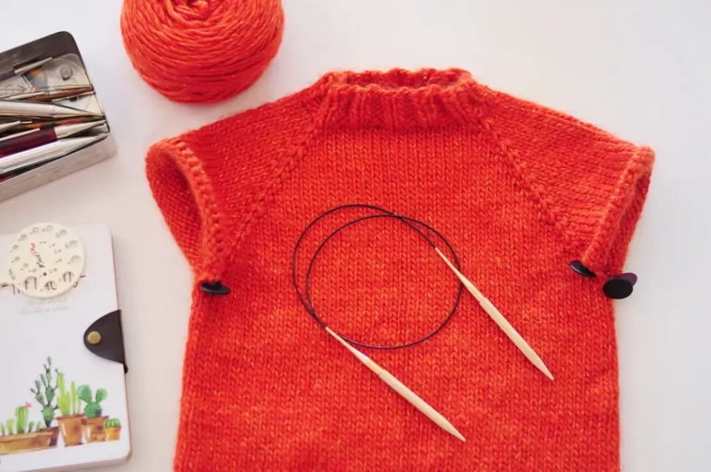 sweater tejido con agujas circulares